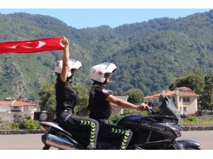 Yunus timlerinin gösterisi nefesleri kesti