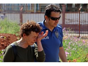 Beslediği sokak kedilerine mama vermeye gelince, hayatının şokunu yaşadı