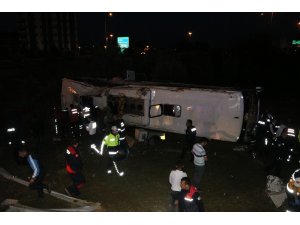 Adana’da yolcu otobüsü devrildi: 2 ölü 23 yaralı