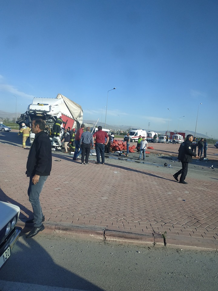 Konya'da 'Ölüm Kavşağı'nda yine kaza: Yaralılar var