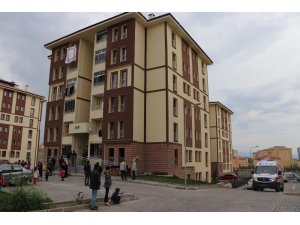 Kanepe yandı 7 kişi hastanelik oldu