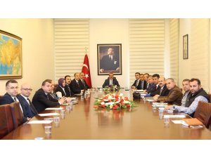 Vali Yavuz: “Bazı kurum müdürlerimizin iş adamlarımızla temaslarının olmadığını müşahede ettik”