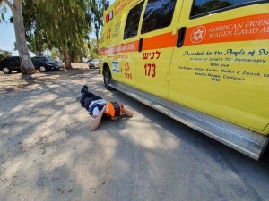 Gazze’den İsrail’e en az 100 füze atıldı