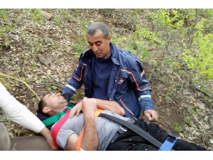 Tunceli'de kayalıklardan düşen kişi AFAD ekiplerince kurtarıldı