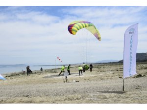 Yamaç Paraşütü Hedef Yarışması Burdur’da yapıldı