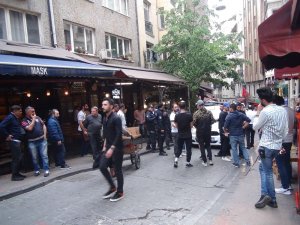 Taraftarlarla mekan çalışanları arasında kavga