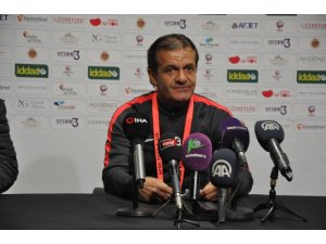 Afyonspor’un antrenörü Cevdet Göç, son düdüğe kadar aynı inançla savaşacaklarını söyledi.