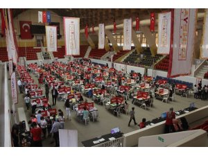Çocuklar hayallerindeki arabayı yaptı