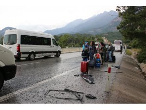 Antalya’da iki midibüs çarpıştı: 5 yaralı