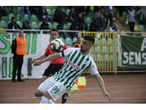 Spor Toto 1. Lig: Giresunspor: 1 - Adana Demirspor: 0 (İlk yarı sonucu)