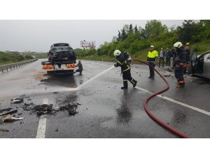 TEM otoyolunda zincirleme kaza: Lüks araç alev alev yandı