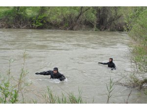 Göksu Çayına düşen çocuğun kaybolması