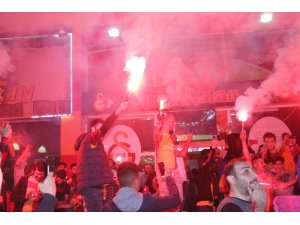 Galatasaraylı taraftarların liderlik sevinci