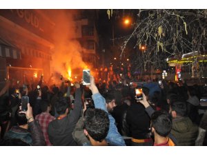 Beşiktaş galibiyeti Galatasaraylıları Kars’ta sokağa döktü