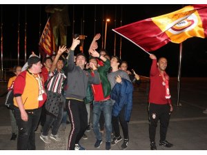 Galatasaray’ın galibiyetini turistler de kutladı