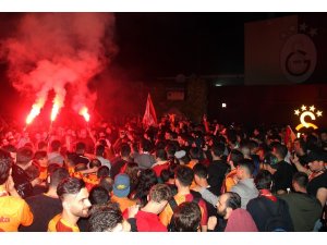Galatasaray kafilesi tesislere geldi