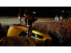 Otomobil dereye uçtu 3 yaralı