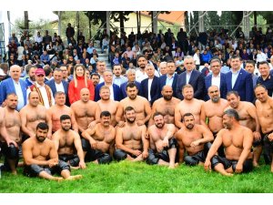 Manavgat Belediyesi Yağlı Güreşlerinde  Başpehlivan Serhat Gökmen oldu