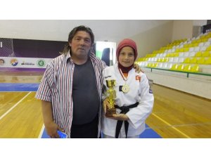 Burhaniyeli Zehra, tekvandoda Balıkesir ikincisi oldu