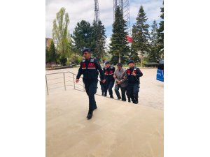 Kız çocuğunu bıçaklayarak yol kenarına atan zanlı tutuklandı