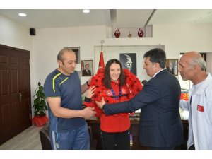 Şampiyondan Eskici’ye ziyaret
