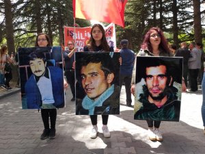 Deniz Gezmiş ve arkadaşları mezarları başında anıldı