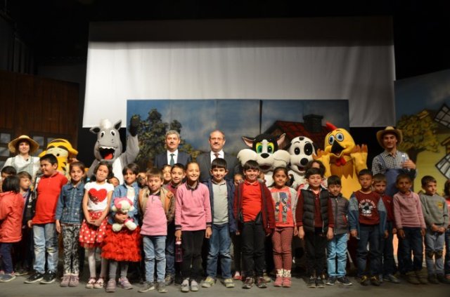 Öğrencilere tiyatro