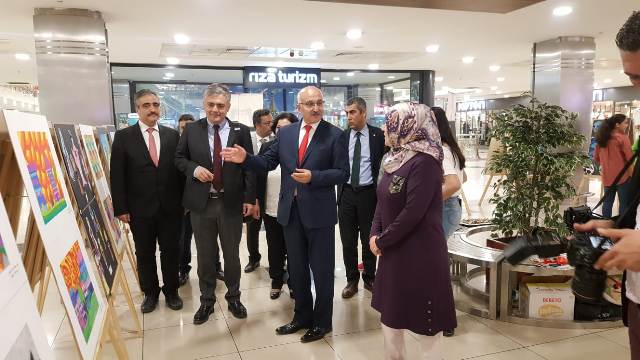 Minik ellerin eserleri sergilendi