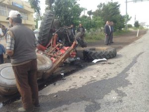 Traktör ile otomobil çarpıştı: 2 yaralı