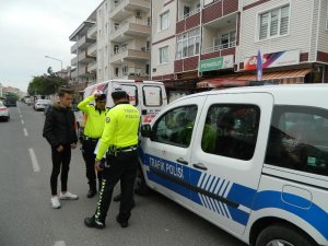 Yaya geçidinden geçen kadına elektrikli bisiklet çarptı