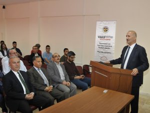 Selçuk’ta “İslam Dünyasında Vakıf ve Ramazan” konuşuldu