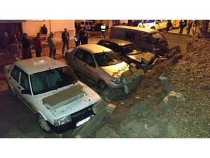Alaplı’da istinat duvarı çöktü, araçlar zarar gördü