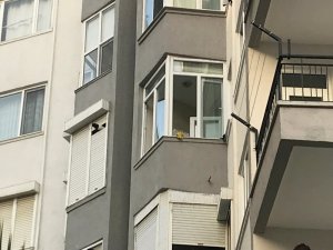 Antalya’da cam silerken 4. kattan düşen kadın öldü