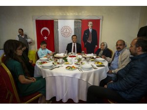 Bakan Selçuk, şehit öğretmenlerin ailelerine iftar verdi