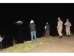 Otomobil, feribottan baraja uçtu