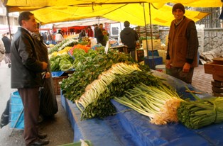 Hadim'de halk pazarı perşembe'ye alındı