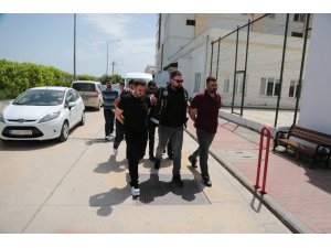 Çocuklara uyuşturucu sattırdığı ileri sürülen zanlılar adliyede