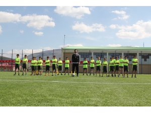 Geleceğin futbolcuları Yahyalı’da yetişiyor