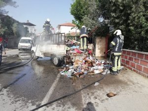 Sabahtan akşama kadar topladığı kağıtlar yandı