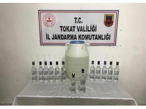 Şişelediği sahte rakılarla yakalandı