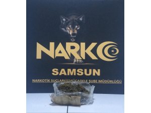Yolcu otobüsünden inerken 1 kilo skunk ile yakalandı