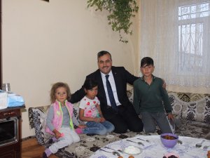 Başkan Oflaz ilk iftarını yetimlerle yaptı