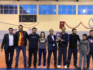 Ahlat’ta ‘Kurumlar Arası Voleybol Turnuvası’ sona erdi