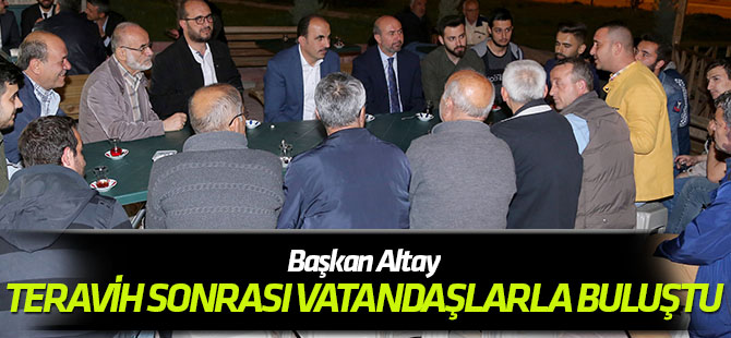 Başkan Altay, Teravih sonrası vatandaşlarla buluştu