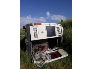 Devrilen minibüsteki 1 kişi yaralandı