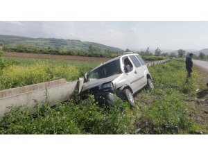 Hafif ticari araç sulama kanalı çarptı: 3 yaralı