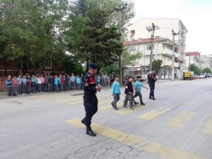 Jandarmadan Trafik Haftası’nda farkındalık etkinliği