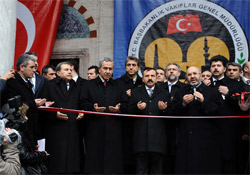 Arınç el öpmek istedi ama..