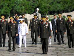 Başörtülerini açsalar bile alınmayacaklar