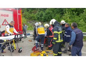 Minibüsle otomobil çarpıştı: 1 ölü, 1 yaralı